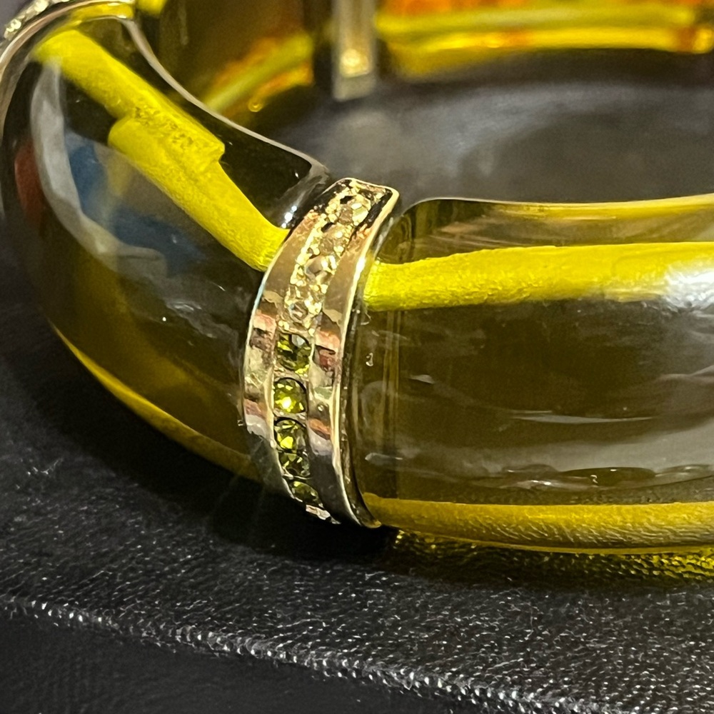 Vintage Translucent Green Bracelet - Picture 2 of 10